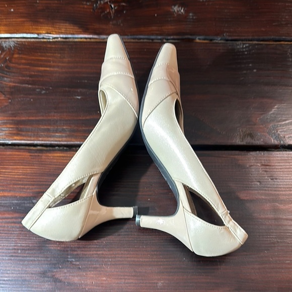 Life Stride Cream Textured Heels for Formal Elegance - Picture 5 of 9
